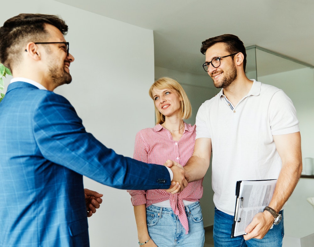 Comment contester un refus de prêt immobilier pour un projet de construction de logement social ?