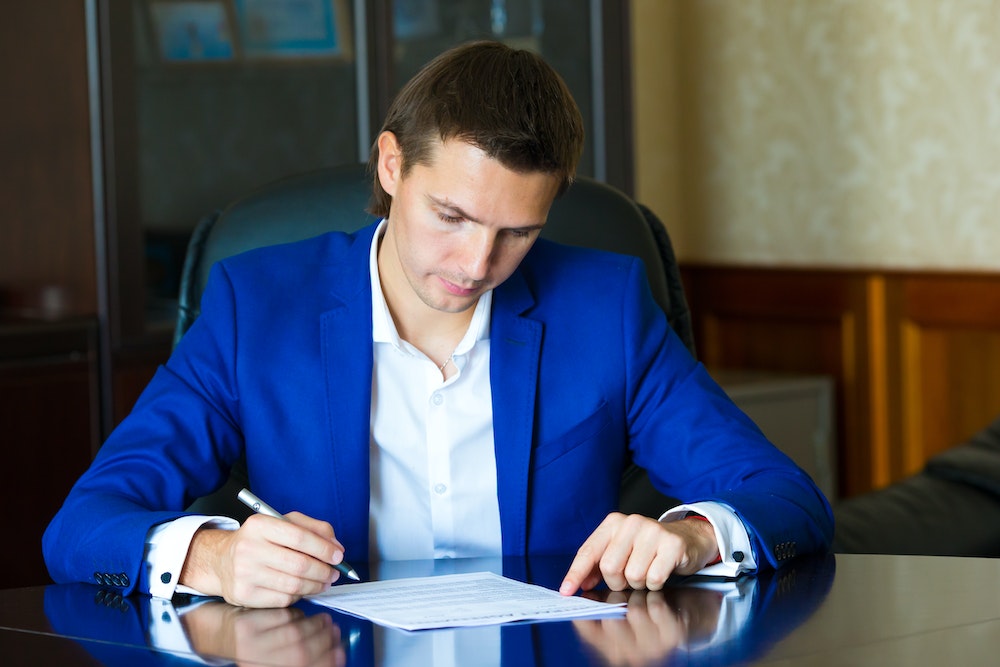 Comprendre l'impact juridique des contrats de travail: Une perspective d'avocat
