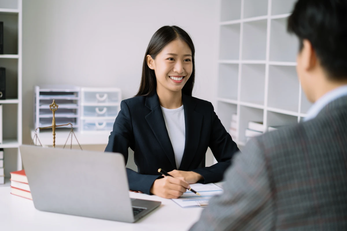 Le Dol en Droit des Contrats : Analyse et Conséquences