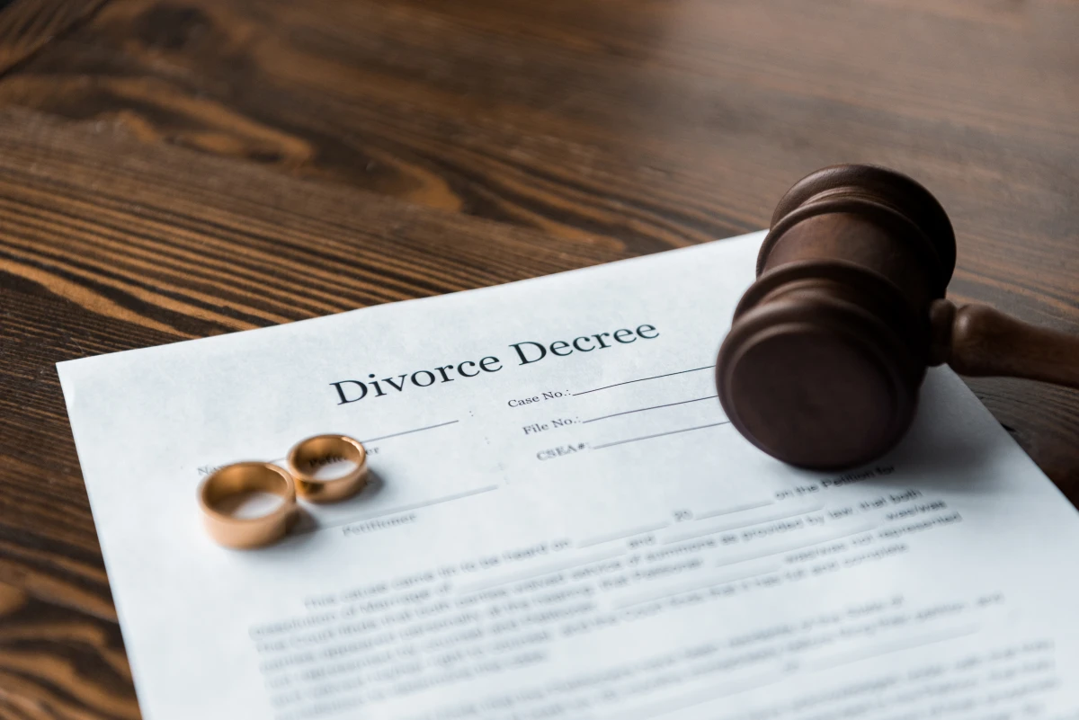 Divorce et répartition des biens communs : Guide complet pour une séparation équitable